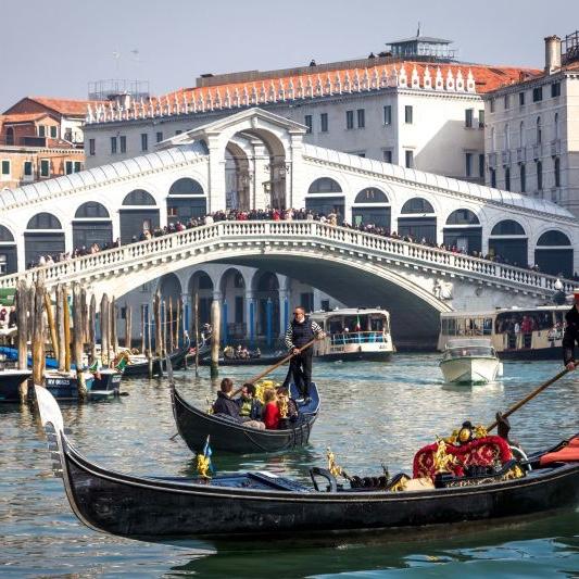Private Evening Gondola Ride in Venice