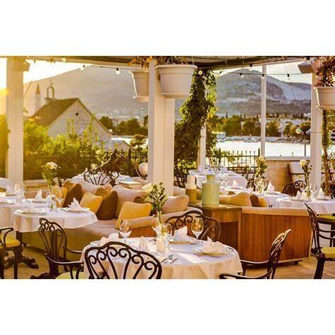 Resturant at Brown Beach House