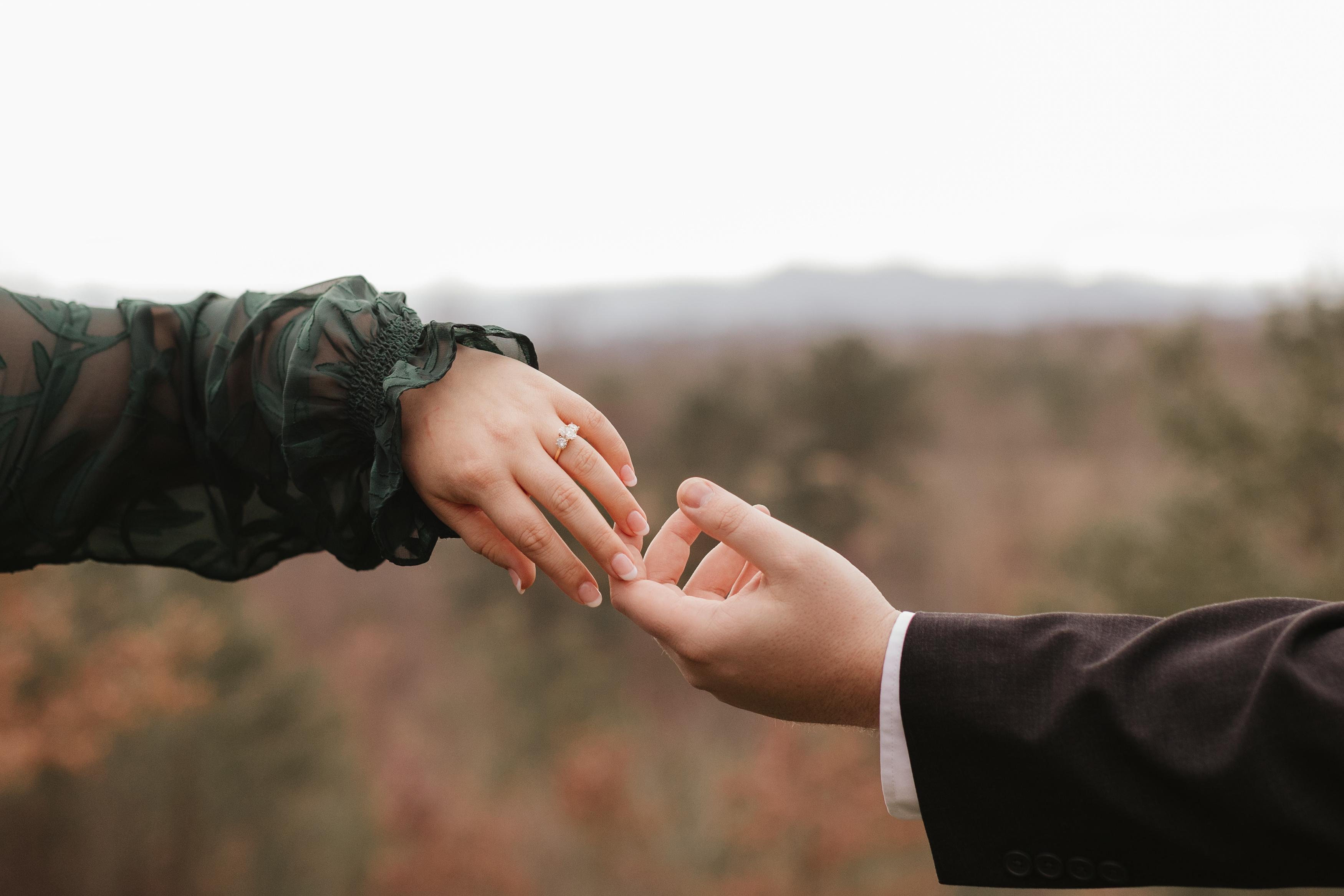 The Wedding Website of Lindsey Davis and Isaac Happel