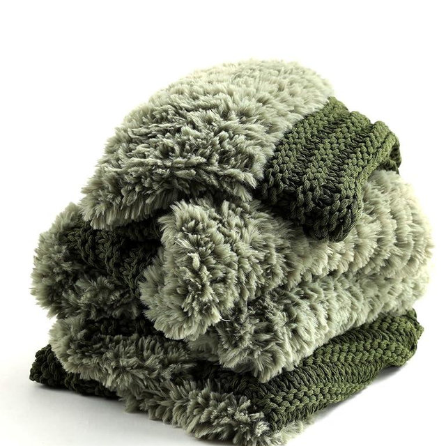 YnM Ultra Soft Fuzzy Throw Blanket, Hand Knit with Faux Rabbit Fur and Cotton Chunky Yarn, Reversible Thick Fluffy Throws, Home Décor Piece for Couch, Sofa & Bed, Green 80x90 Inch