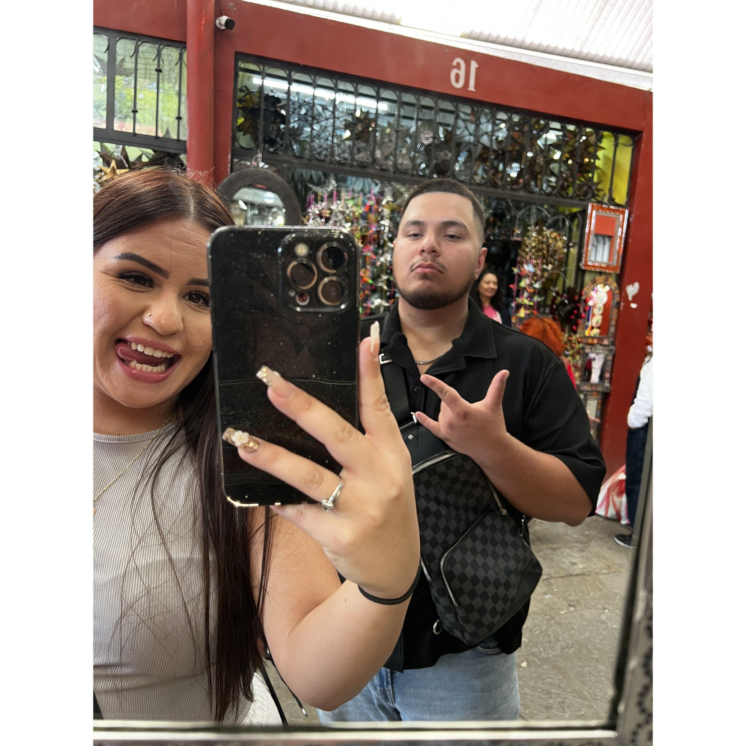 Caminando por el mercado in Guanajuato <3
