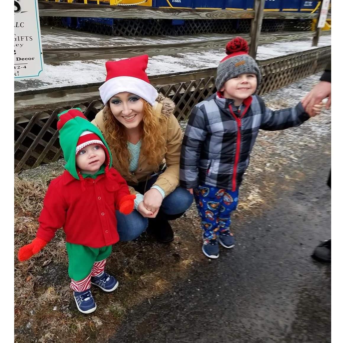 December 2016
Tika with Oliver and Jaiden before the Santa Train.