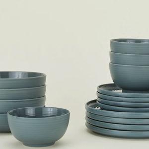 Essential Dinnerware, 16 Piece Set - Peacock