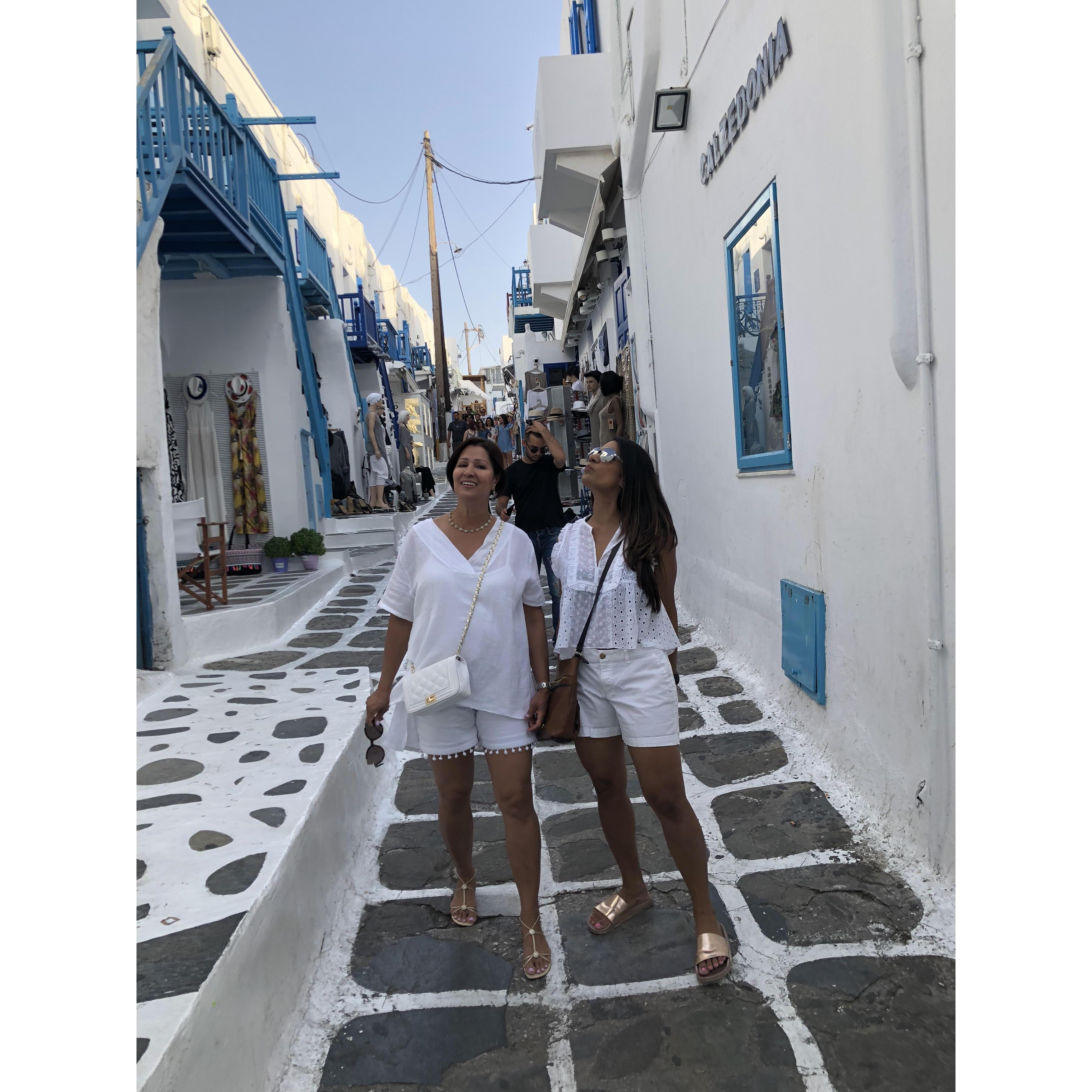 Karen and Neenz shopping in Mykonos