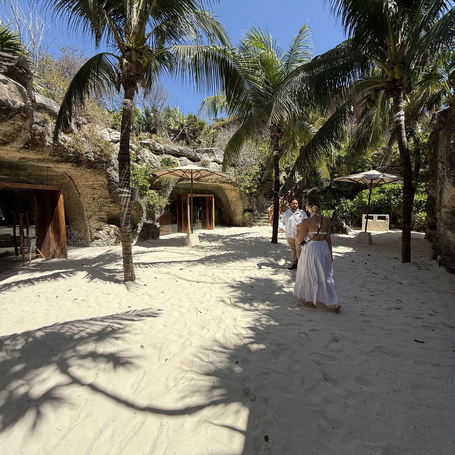 reception location, las cuevas