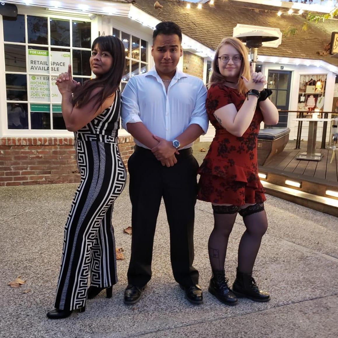This photo was taken when Maryah met Joel's sister, Karina, for the first time.
Esta foto fue tomada cuando Maryah conoció a la hermana de Joel, Karina, por primera vez.