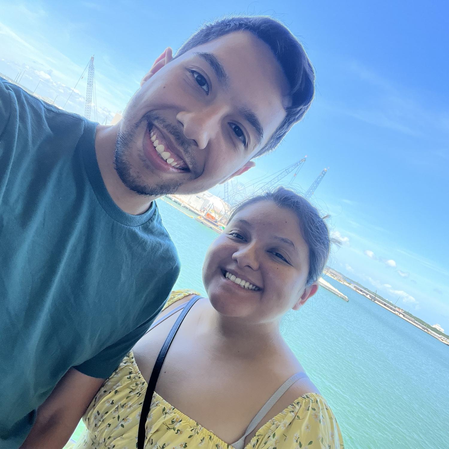 We went on our first cruise ever to the Bahamas. We enjoyed every second and are always planning our next one. / Fuimos en nuestro primer crucero a las Bahamas. Disfrutamos cada segundo y siempre estamos planeando el próximo.