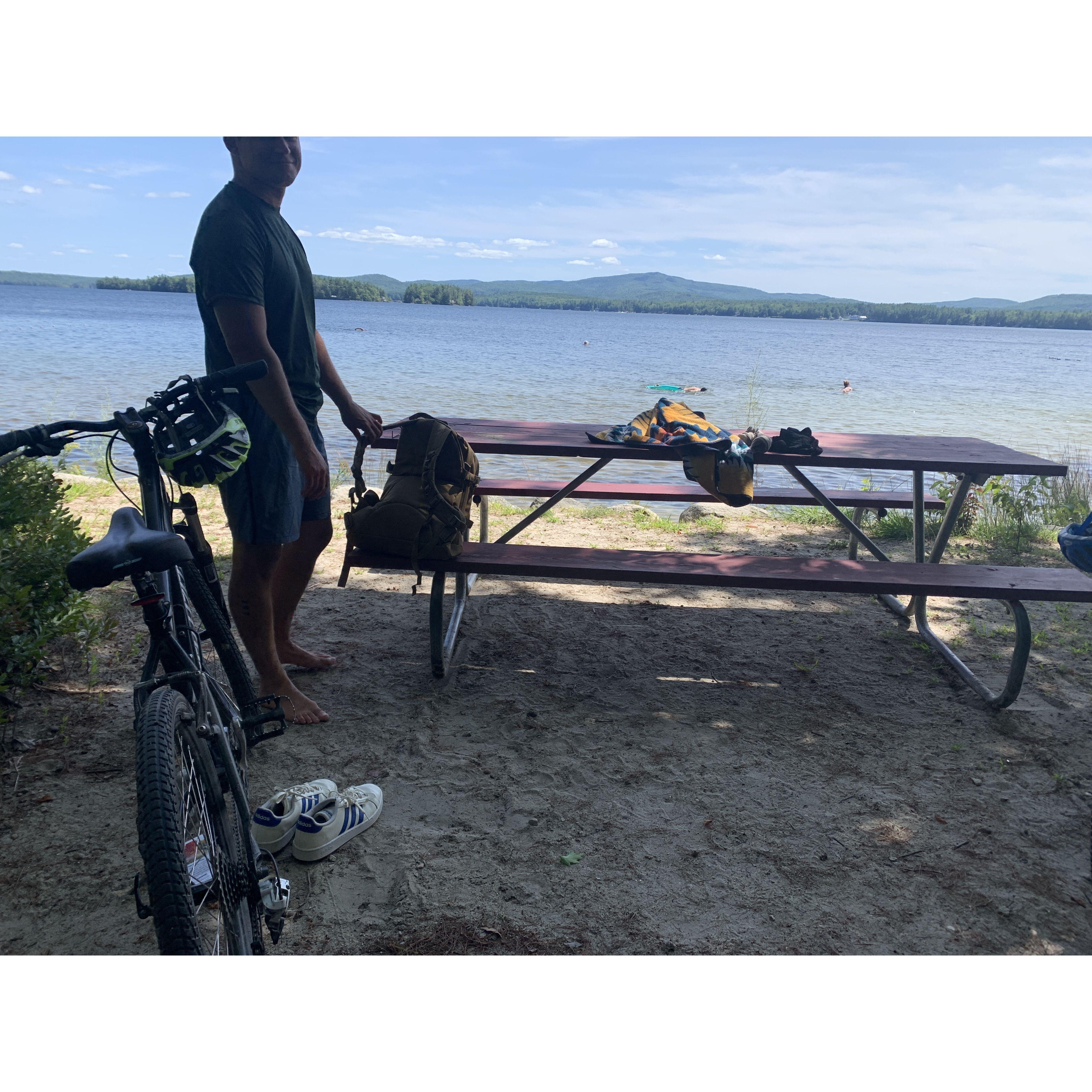 Biking along Lake Winnepesauke