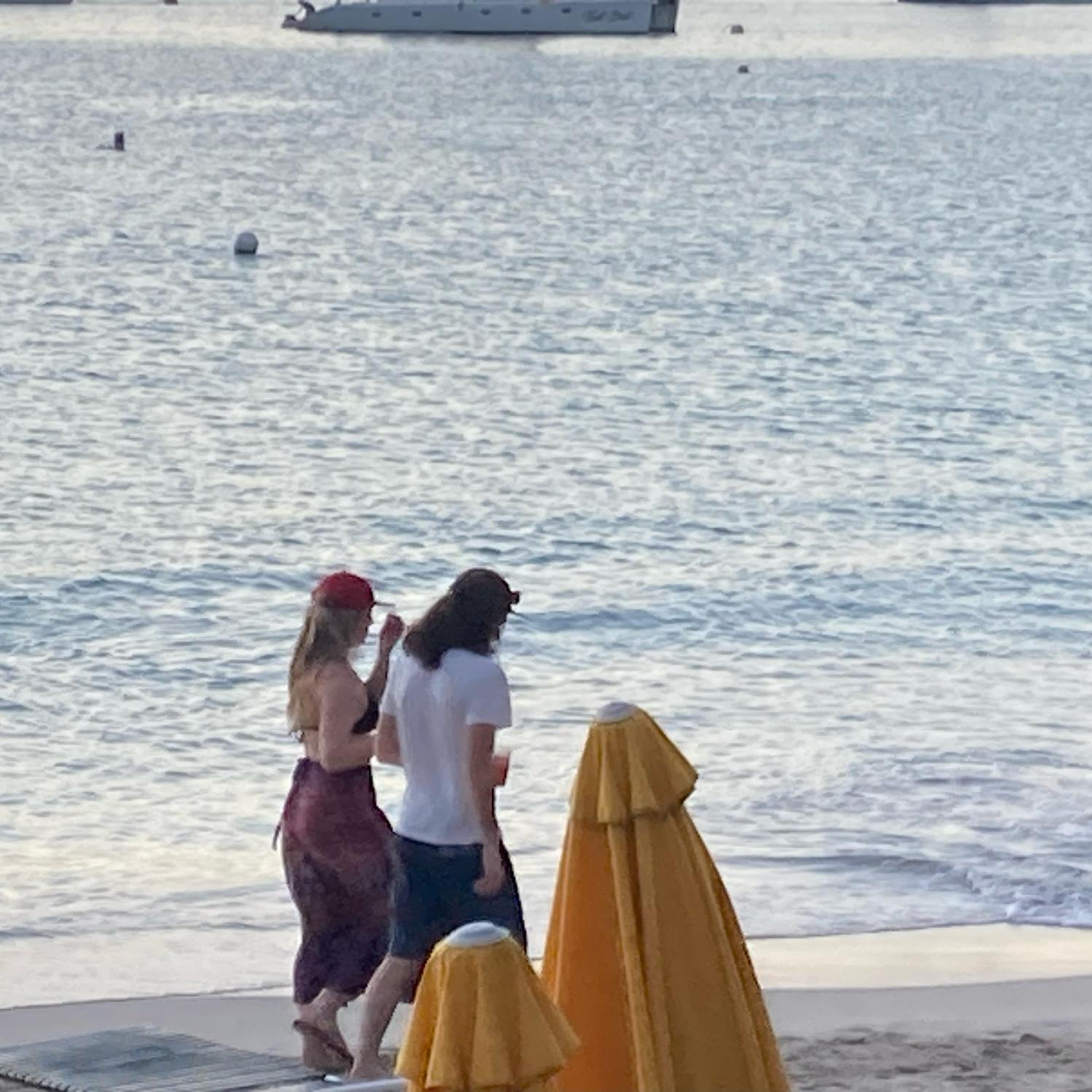 A tropical beach stroll on Cane Garden Bay