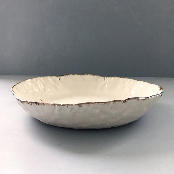 Pinch pasta bowl with bronze tip
