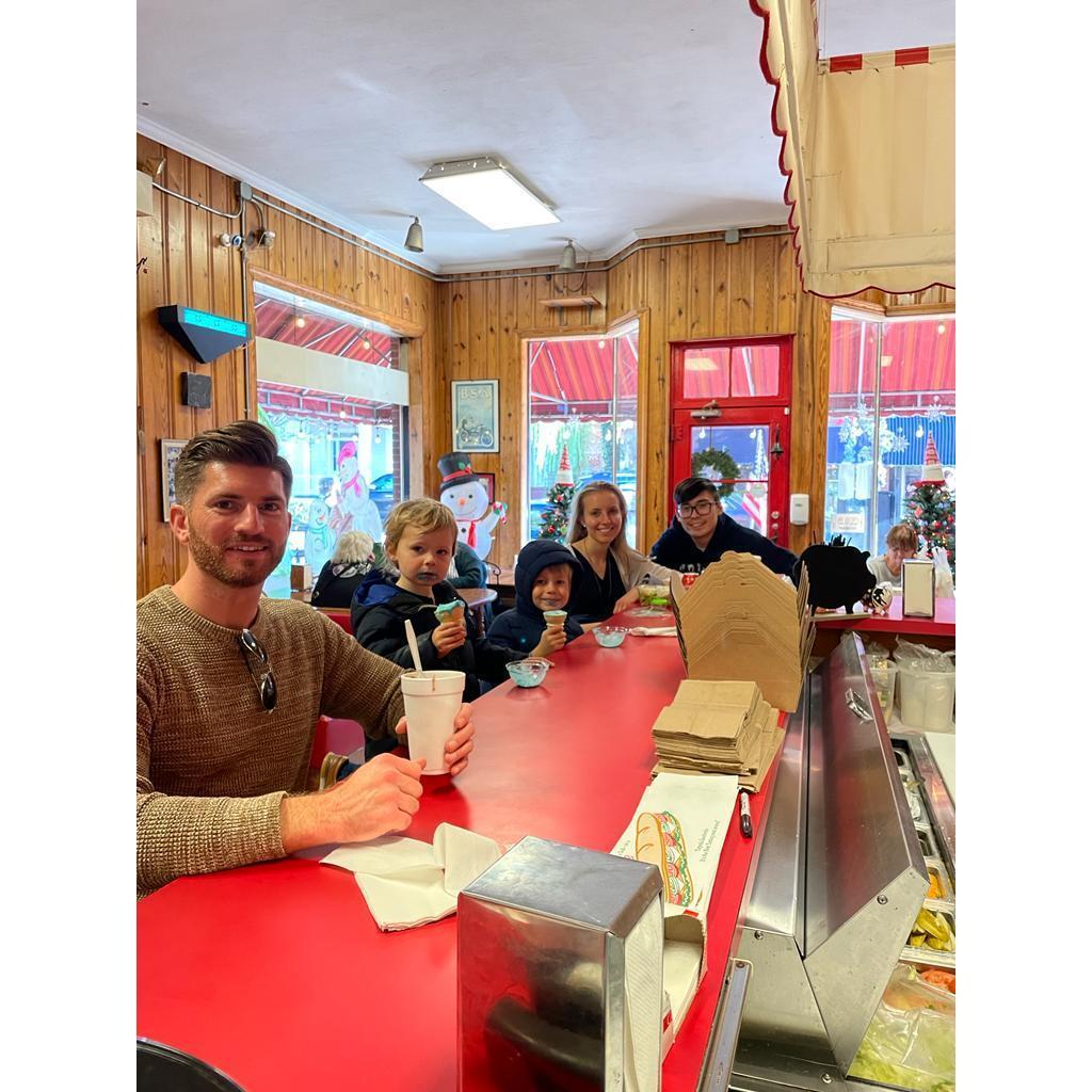 Ice cream with Nephews on Thanksgiving break!
(Nov 2021)