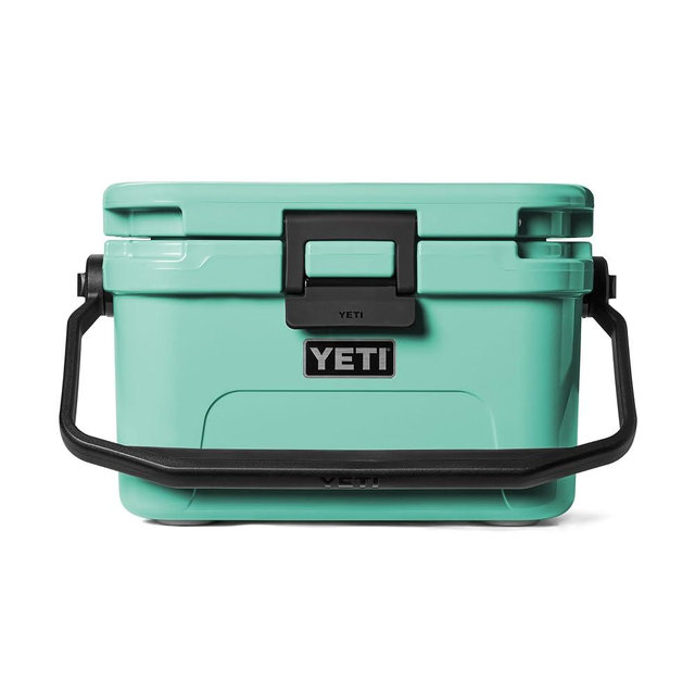 ﻿YETI Roadie 8 Hard Cooler Fits 12 Cans, Compact Portable Insulated Ice Chest, One-Hand Latch, Easy Carry for Camping & Golf