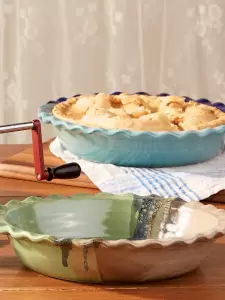 Deep-Dish Ceramic Pie Plate (green)