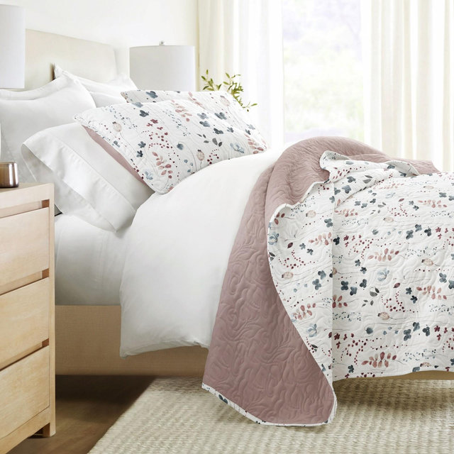 Lightweight All Season Bedding – Super Soft Quilted Coverlet in Poppy Bloom Pattern by Becky Cameron, Poppy Bloom Mauve, Full/Queen