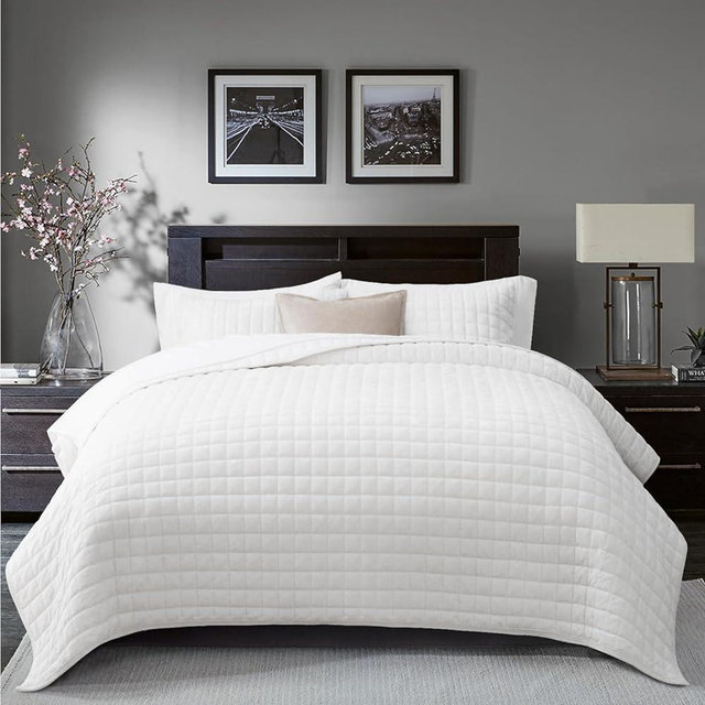 RECYCO Luxury Velvet Quilt King Size, Ultra Soft Velvet Bedding Sets, Lightweight Quilted Velvet Comforter Set, Channel Stitch Oversized Bedspread Coverlet with 2 Pillow Shams, Bright White