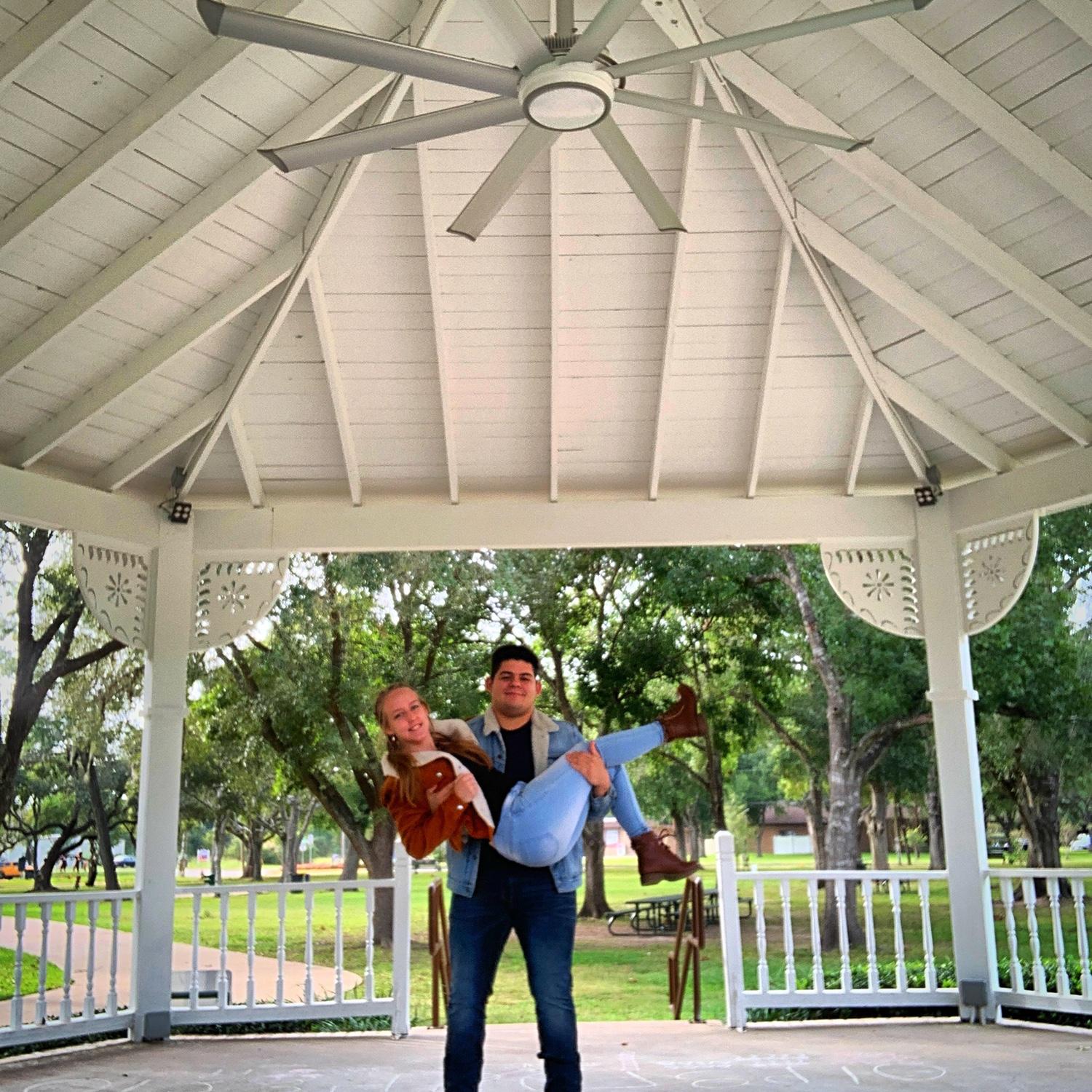 October 24th 2020,
This was our very first little fall photoshoot we had and I still absolutely cherish these photos! This was also taken at Stevenson park, we love this area it is so pretty!