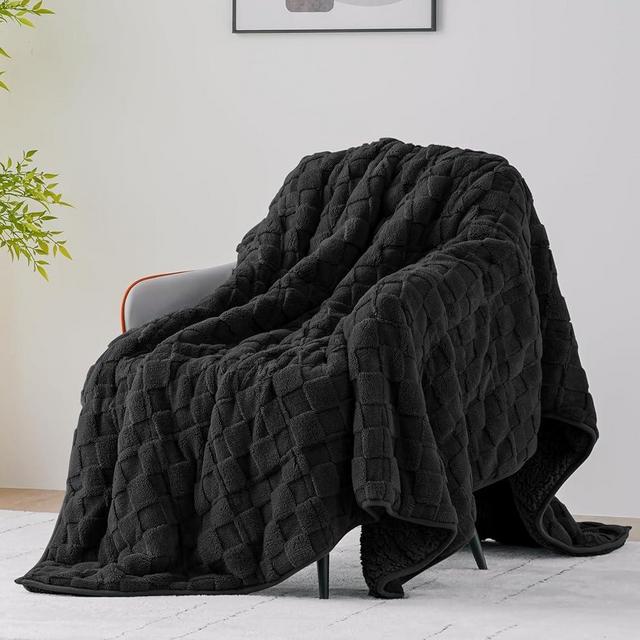 Uttermara Sherpa Fleece Weighted Blanket Queen Size(15lbs, 60" x 80", Black), 3D Jacquard Checkered Warm Sherpa Heavy Blanket for Adults, Soft Fuzzy Weighted Blankets for Couch Bed Sofa