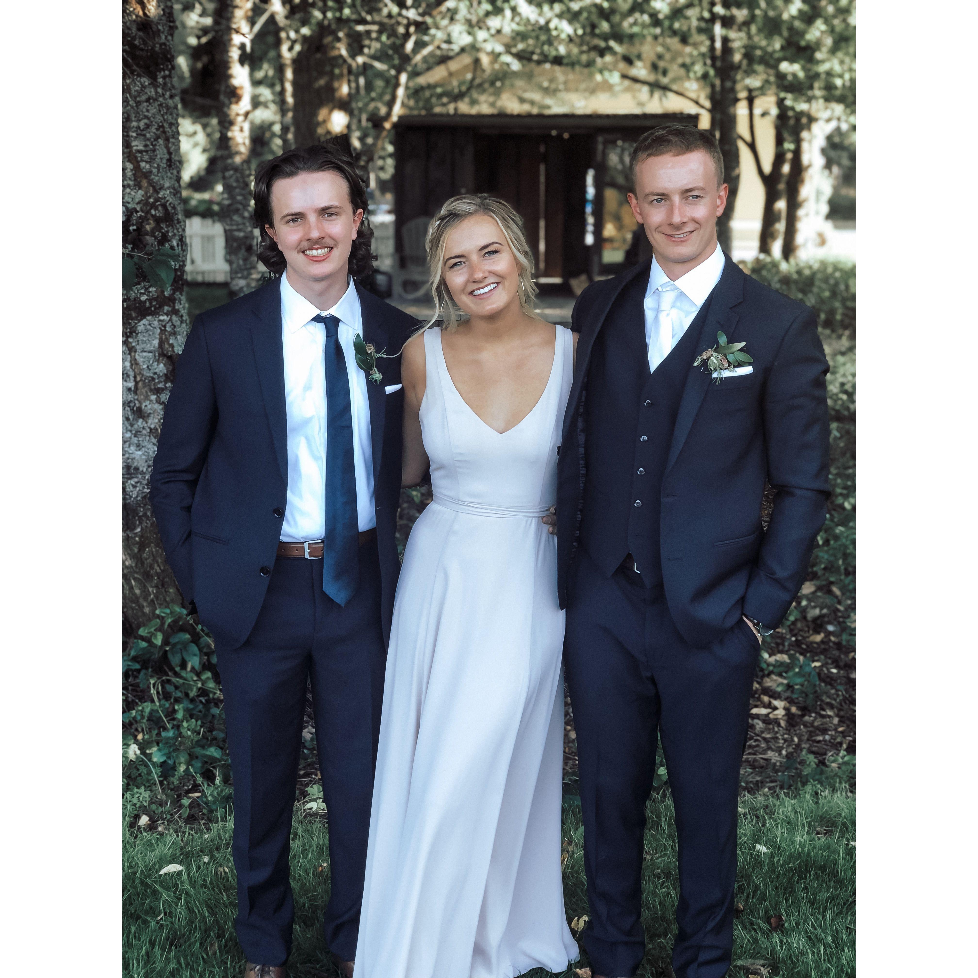 Olivia with her two brothers Nick and Ben at Nicks wedding