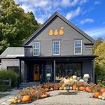 3 Pears Gallery