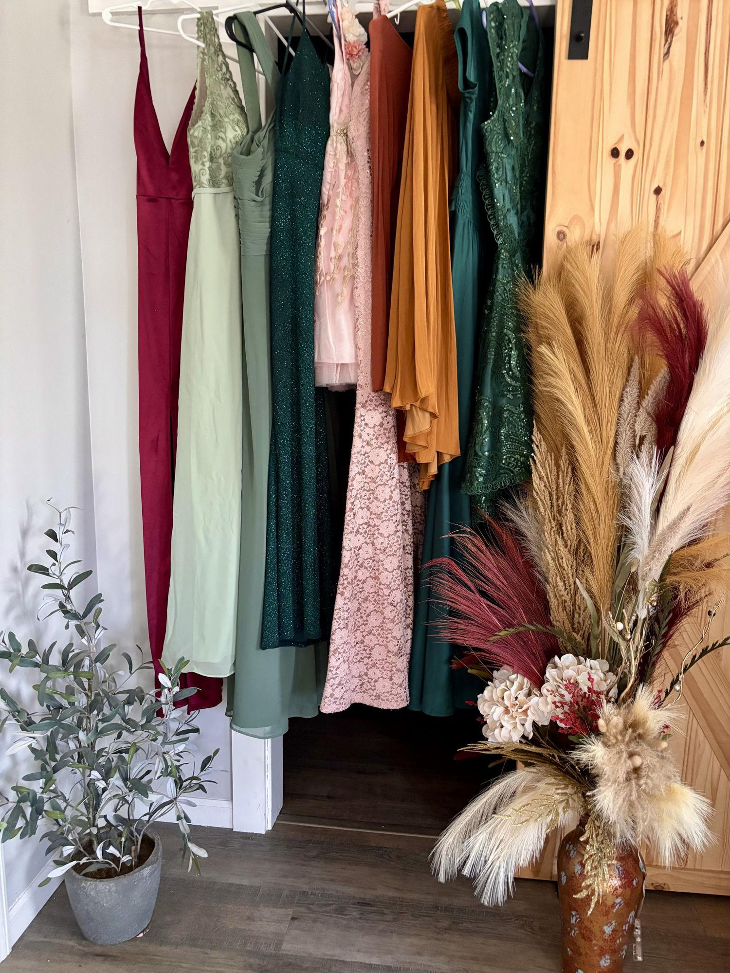The Wedding Website of Laura Westdale and Blake Jurgens
