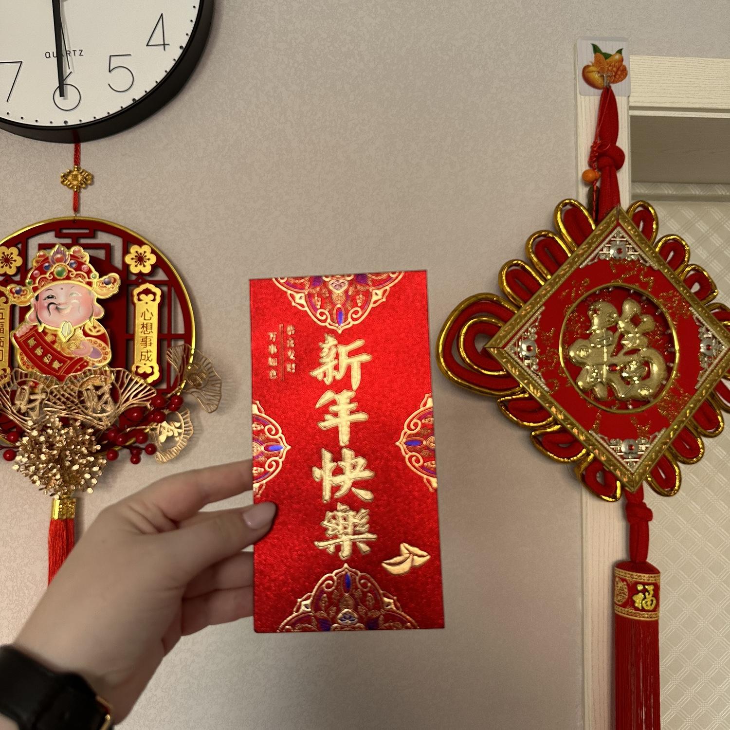 Year of the Dragon - celebrating 2024 together with Haonan’s family in Qitaihe. It’s traditional for unmarried children to receive red packets (红包 hóng bāo). Guess they won’t get any more!
