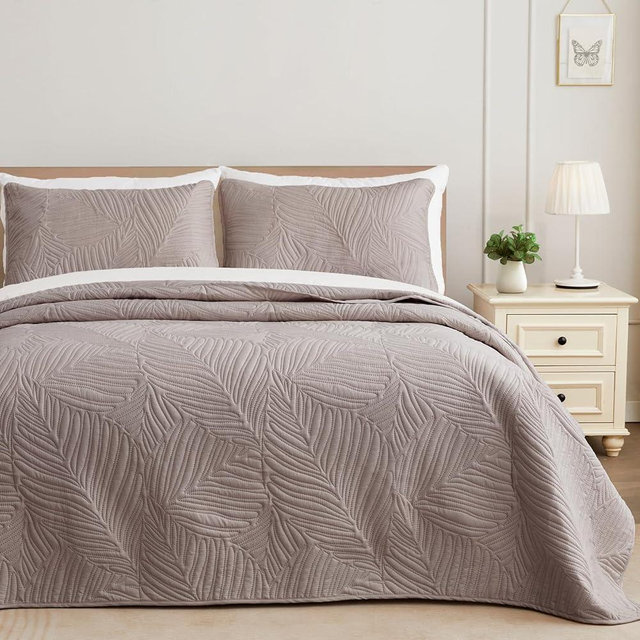 Exclusivo Mezcla King Size Quilt Bedding Set, Lightweight Taupe Quilts King Size for All Seasons, Soft Microfiber Bedspreads Coverlets Bed Cover with Leaf Pattern, 3 Piece