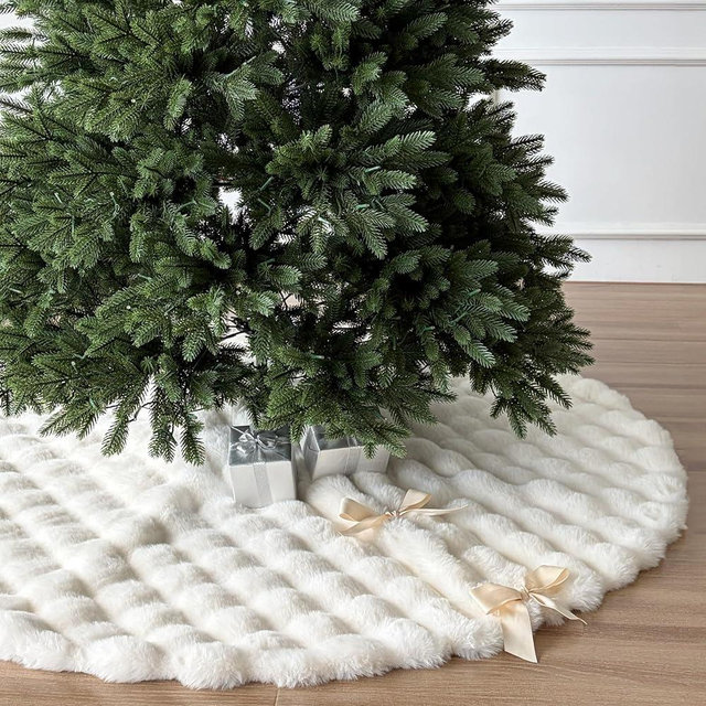 Starry Dynamo 60-Inch Puff Quilt Faux Fur Christmas Tree Skirt, Soft Plush Tufted Texture with Satin Ribbon Ties, Cream