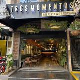 Tres Momentos - Arepería y Tradición