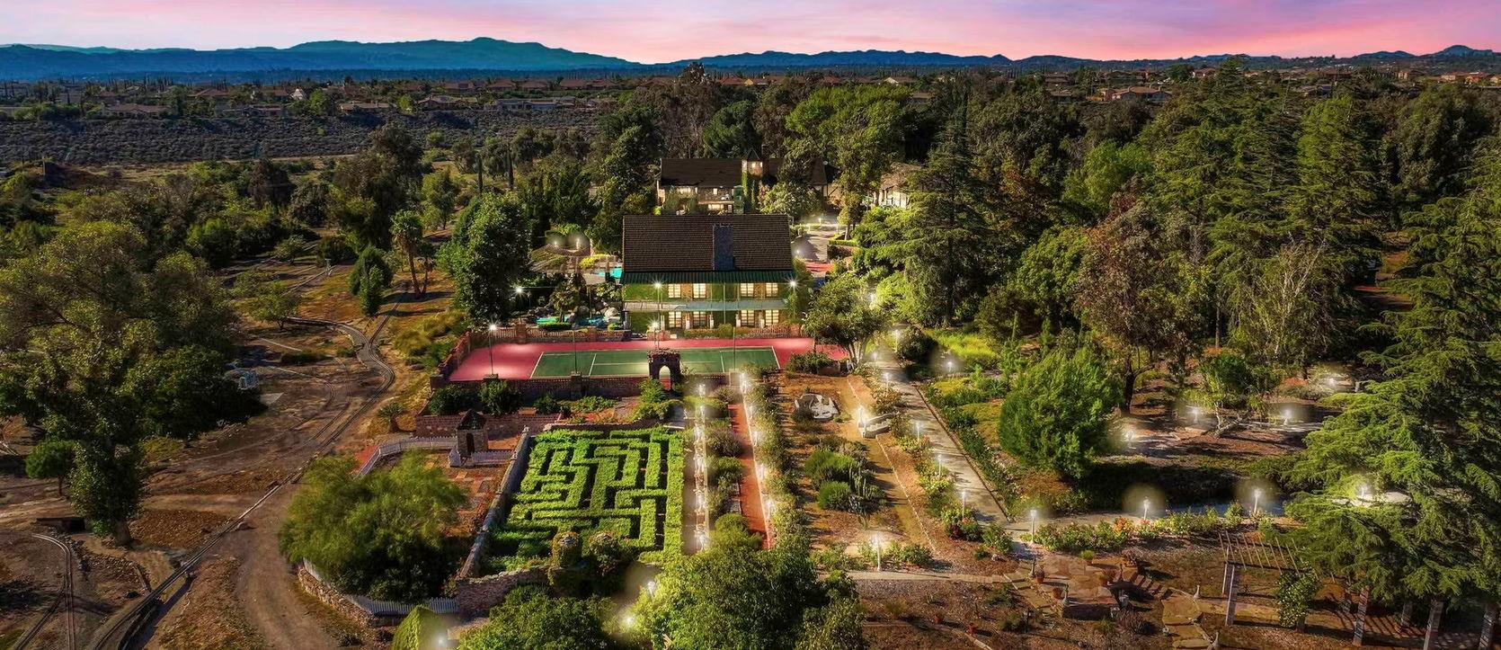 The Wedding Website of Timothy Walker and Michelle Koh