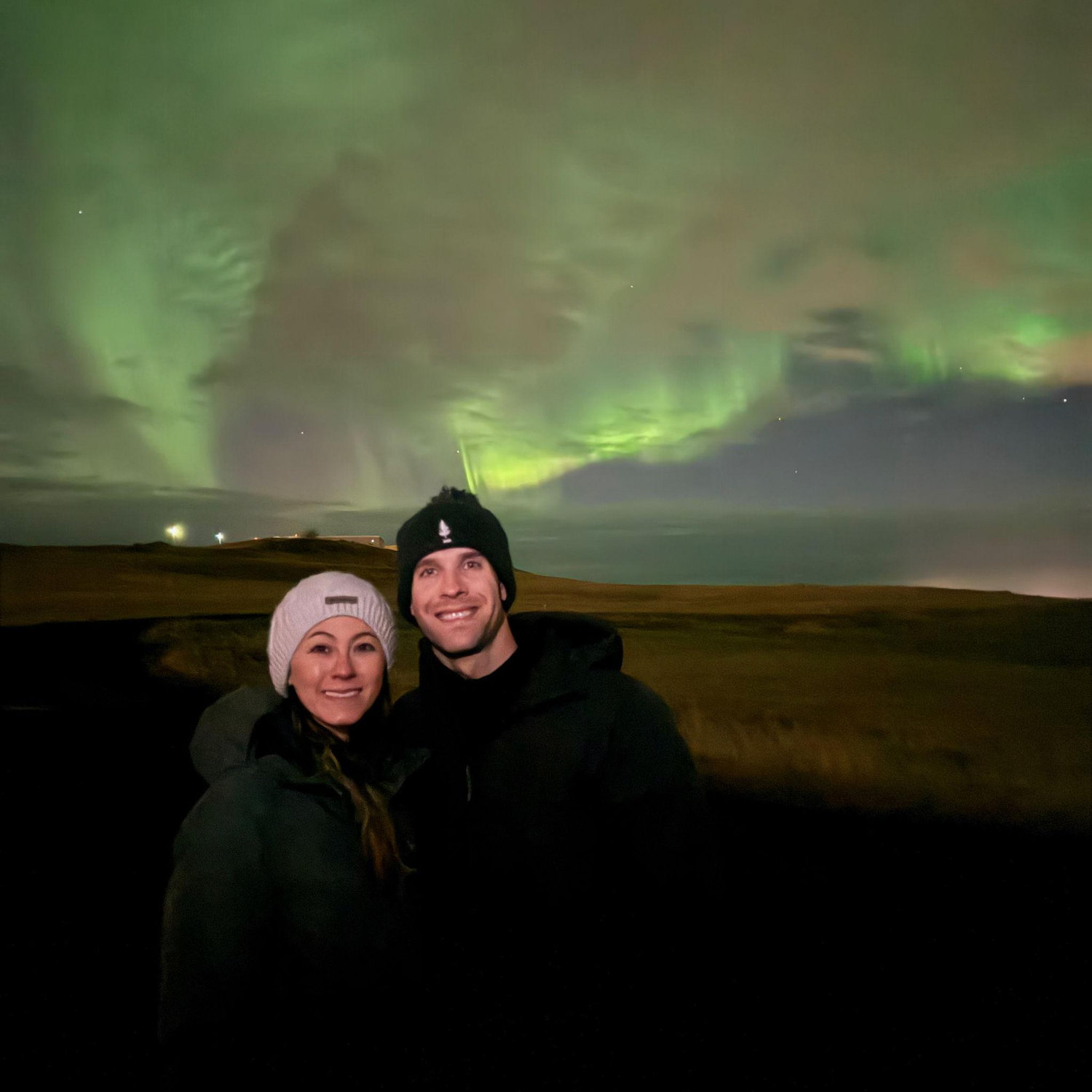 Checking off Mishelle’s bucket list and chasing the Northern Lights together in Iceland - a moment we’ll never forget.

Cumpliendo uno de los sueños de Mishelle y persiguiendo juntos las auroras boreales en Islandia - un momento que nunca vamos a olvidar.