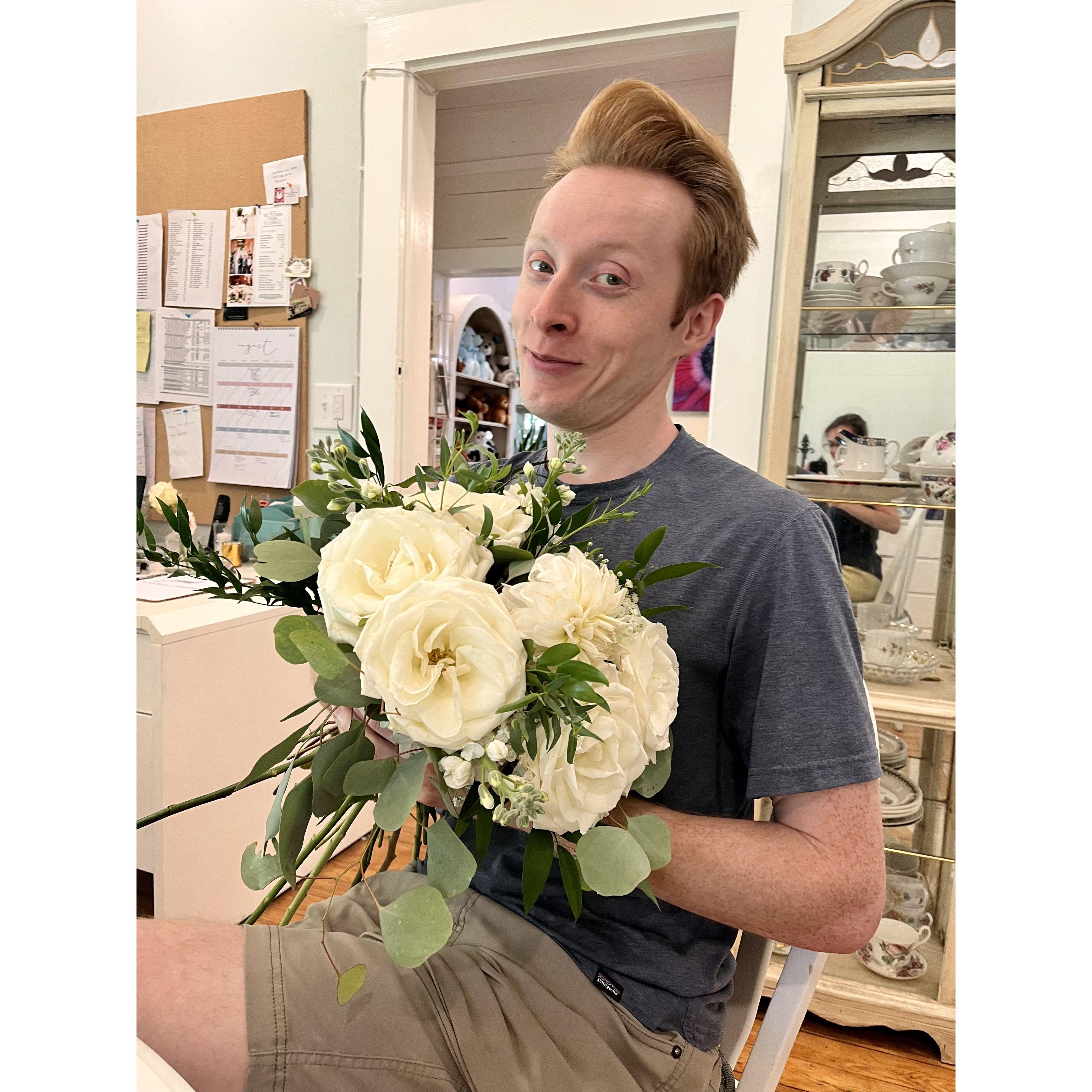 Adam helps Colleen pick out flowers for her bouquet! - Aug 18, 2023