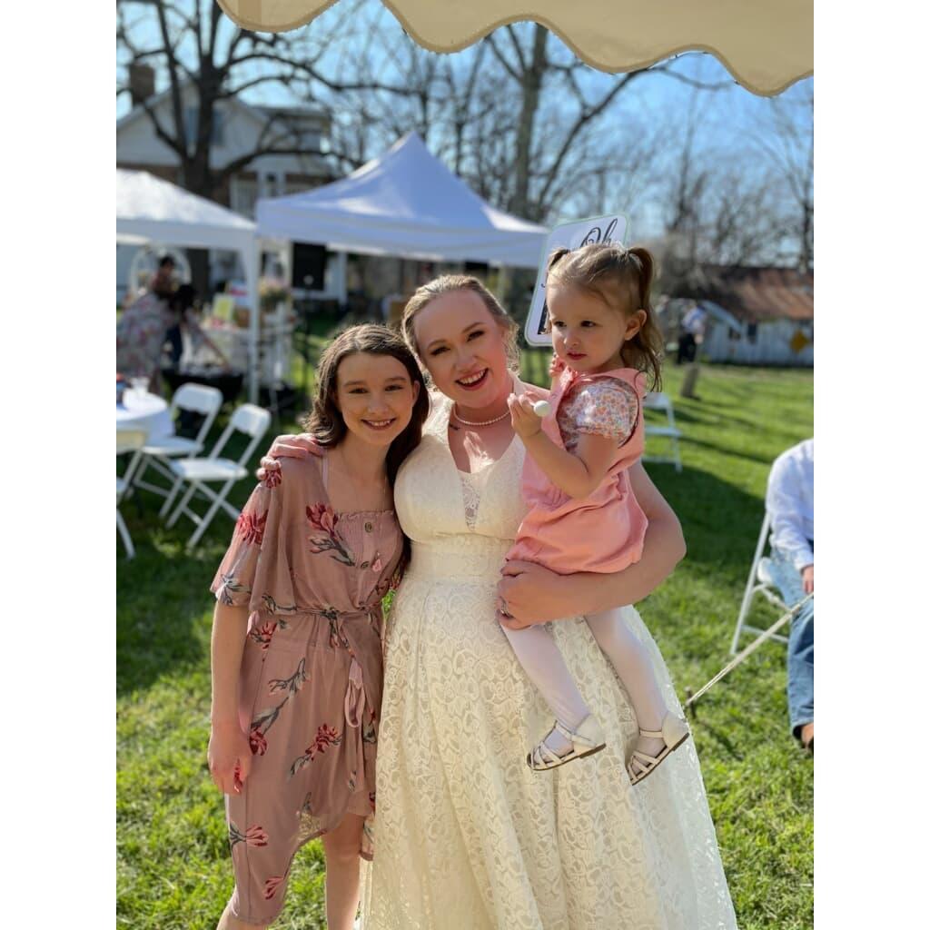 Regan, Cemi, and Charlotte

Cousins of the bride