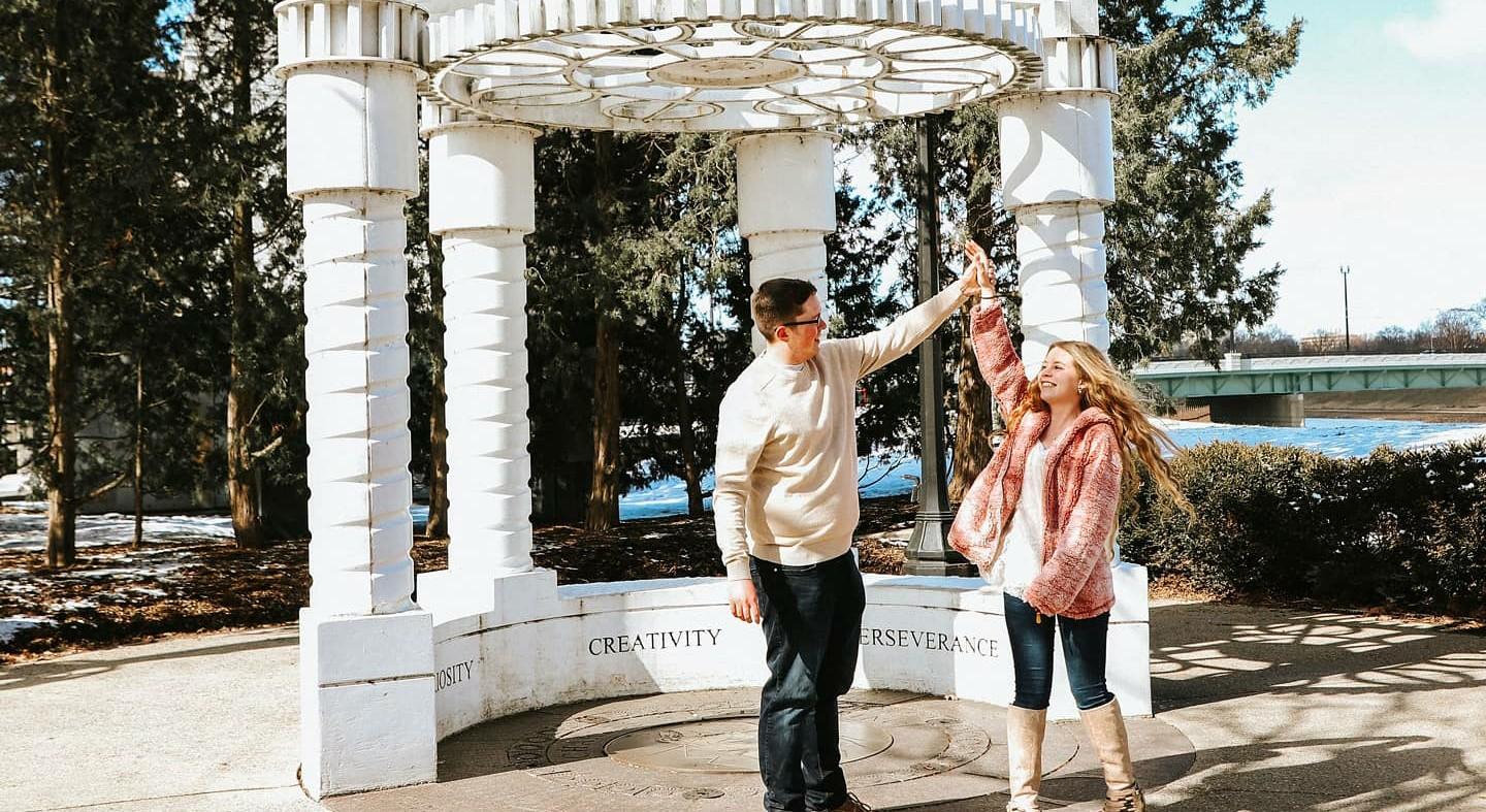 The Wedding Website of Lindsey Howard and Jonah Mays