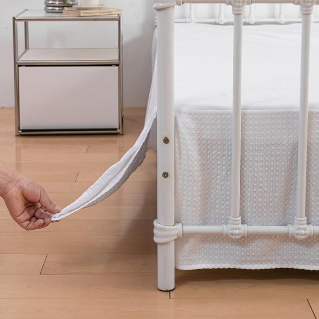 xuan dian Queen Bed Skirt, Pleated Waffle Weave Bed Skirt with Split Corners, Tailored Dust Ruffle 18 Inch Drop Easy Fit, Machine Washable (White, Queen - 18" Drop)