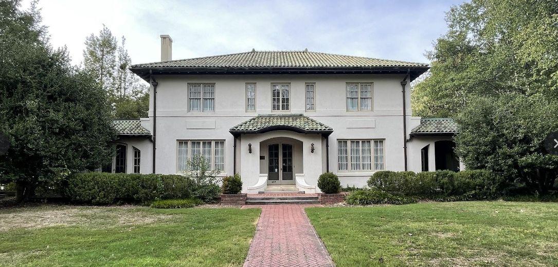 The Wedding Website of Draven Hinson and Emma Farquhar