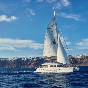 Santorini catamaran and hot springs tour (for 2)