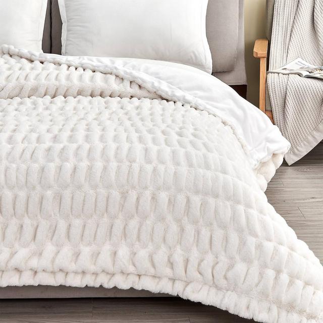 50"x60" Faux Fur Throw Blanket White - Isla Jade