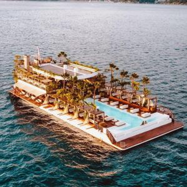Honeymoon experience: Beach club event