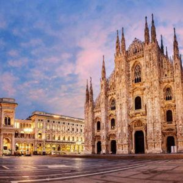 Milan: Breakfast at the Duomo