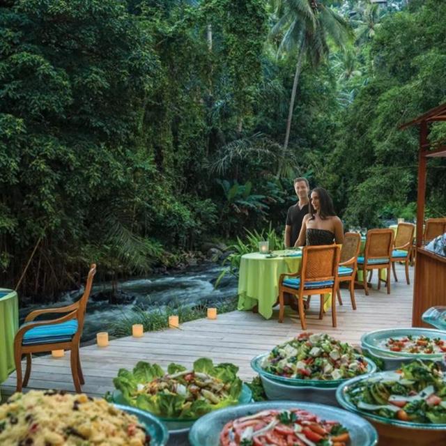 3-Course Dinner at Four Season’s Iconic Riverside Restaurant