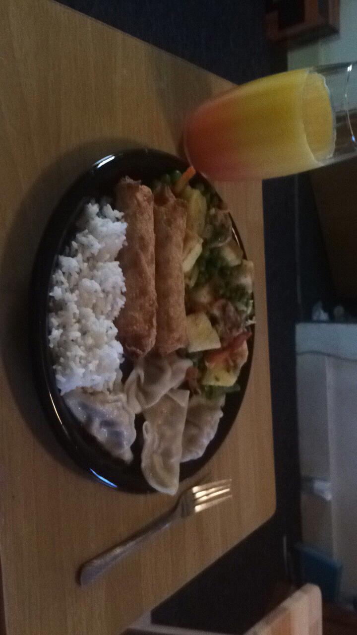 When your fiancé is better than everyone else's fiancé. Thomas cooked an incredible dinner of Chinese and a non-alcoholic Tequila Sunrise 😍😍😋