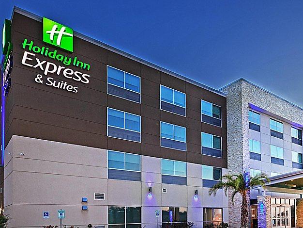 The Wedding Website of Courtney Vu and Joe Kapchinski