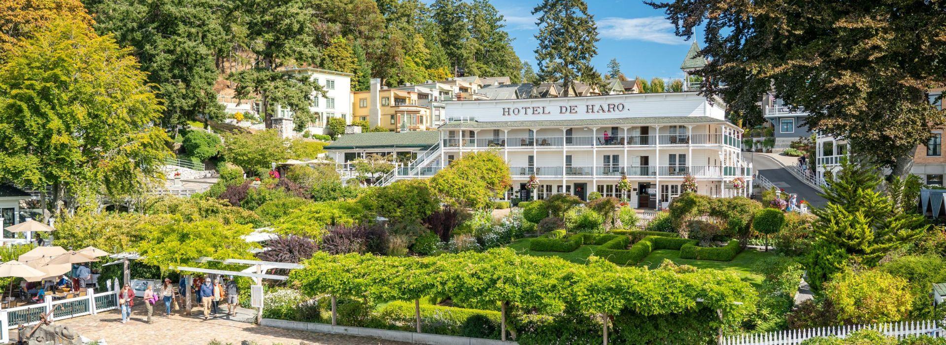 The Wedding Website of Claire Belmont and Blake Ihrig