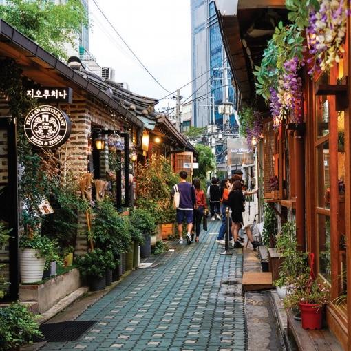 Coffee and pastries in Seoul