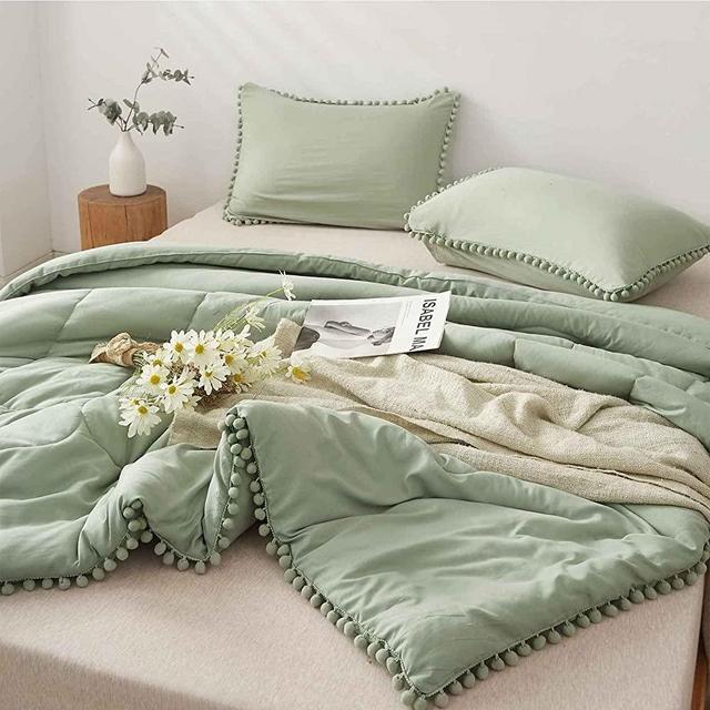 Queen Comforter Set Pom Pom, 3 Piece Boho Bedding Comforter Set, All Season Farmhouse Microfiber Down Alternative Comforter Bed Sets with 2 Pillow Shams, Solid Sage Green Pompom