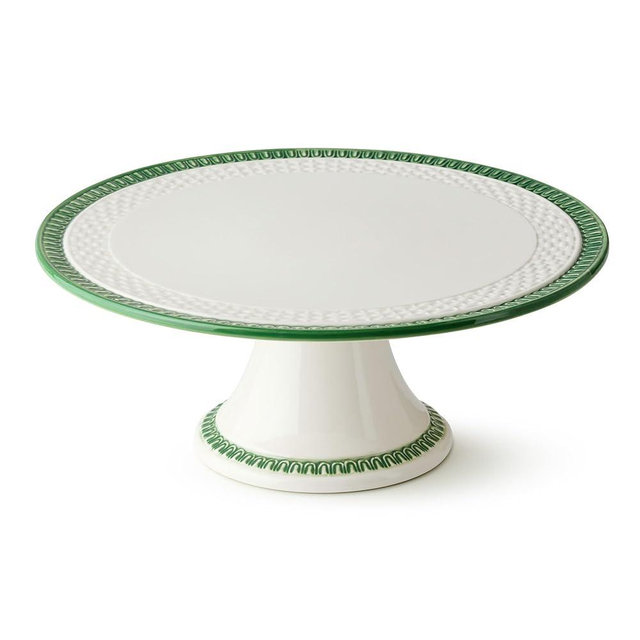 Le Jardin EMBOSSED RATTAN FOOTED CAKE PLATE – Stoneware Cake Stand with Basketweave Detail and Green Trim – Elegant Display for Cakes, Pastries & Seasonal Entertaining
