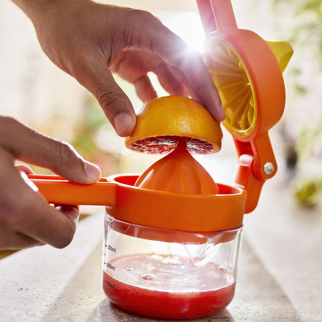 Joseph Joseph, JuiceMax Plus Dual-action Citrus Press with Measuring Cup | Zola