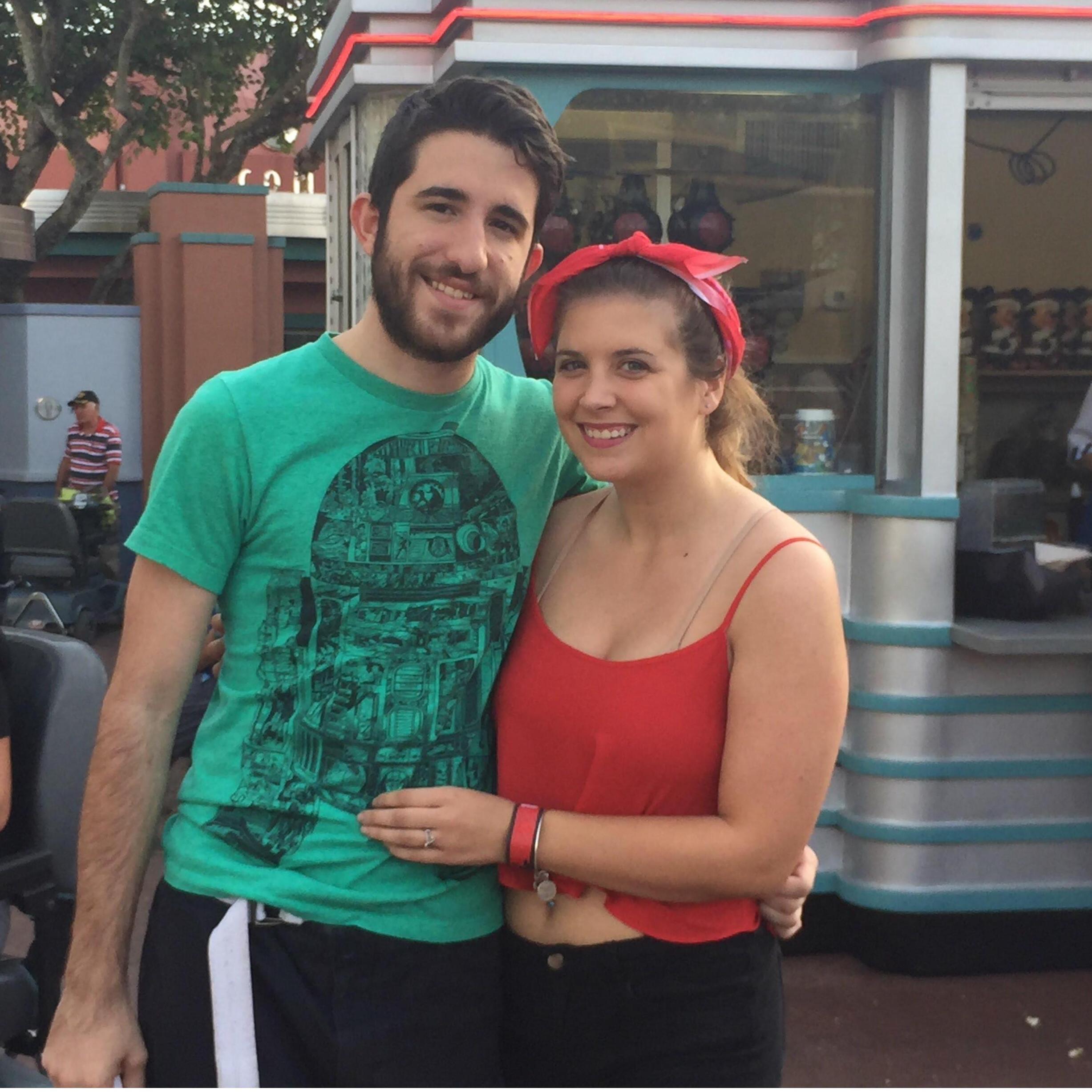 We met at the popcorn stand right behind us in Hollywood Studios!