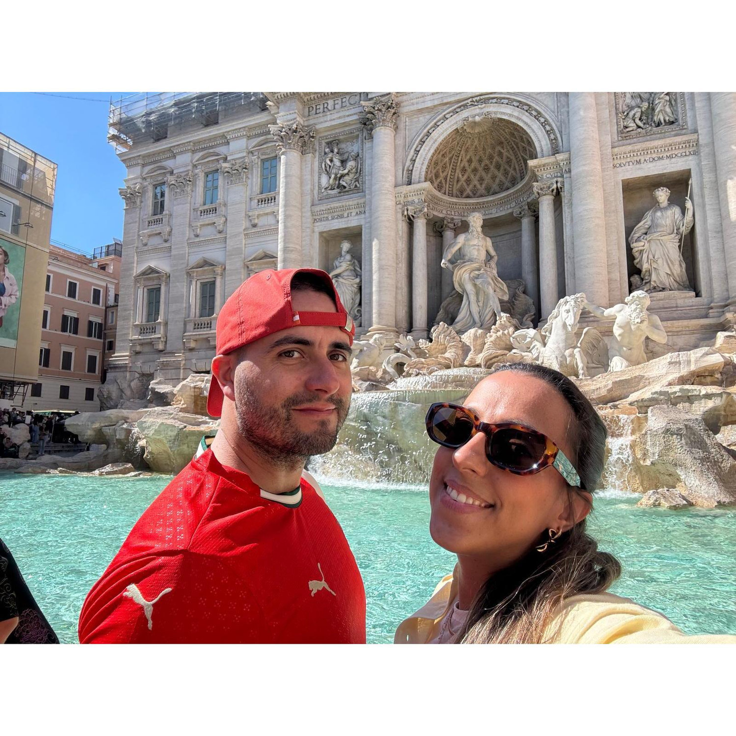 E claro que não poderia faltar uma fotografia nossa na Fontana di Trevi, em Roma
