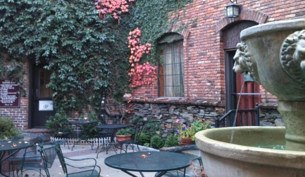 The Wedding Website of Laramie Langdon and Benjamin Hunter